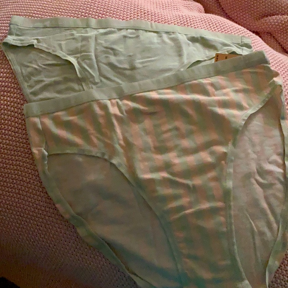 Cotton and model set of 2 Victoria’s Secret panties.  New w/ tags hi-leg brief